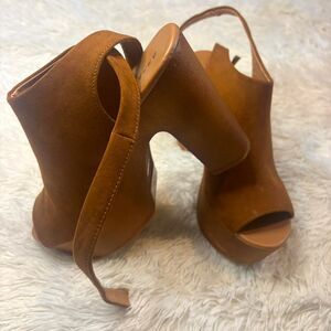Bamboo-basics Women's Tan and Brown Courts